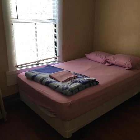 Main St Hostel Ванкувър Екстериор снимка