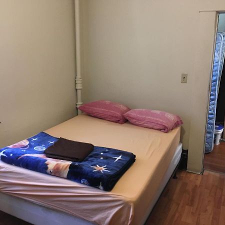 Main St Hostel Ванкувър Екстериор снимка