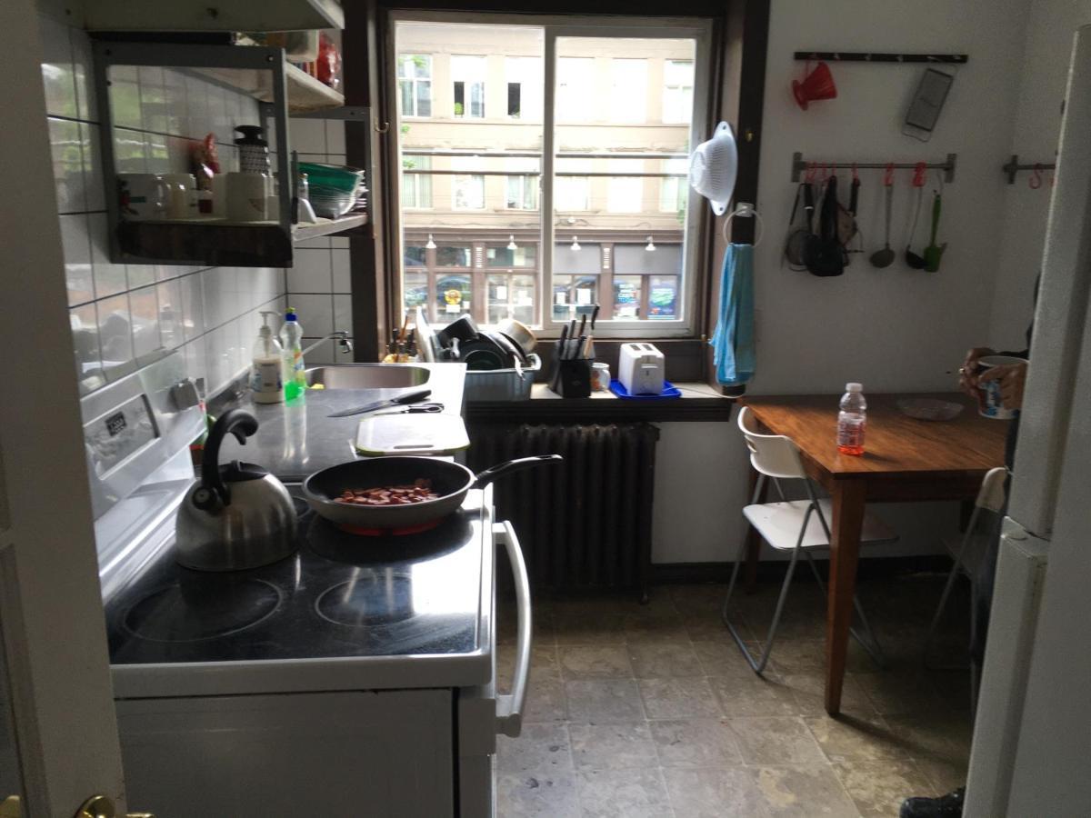 Main St Hostel Ванкувър Екстериор снимка